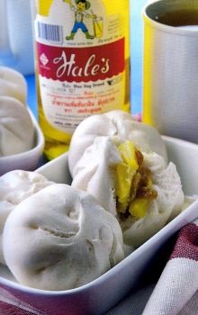 Chinese Bun with Pineapple Fillings