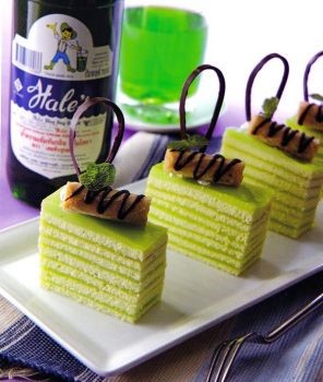 Cream Soda Fudge Cake